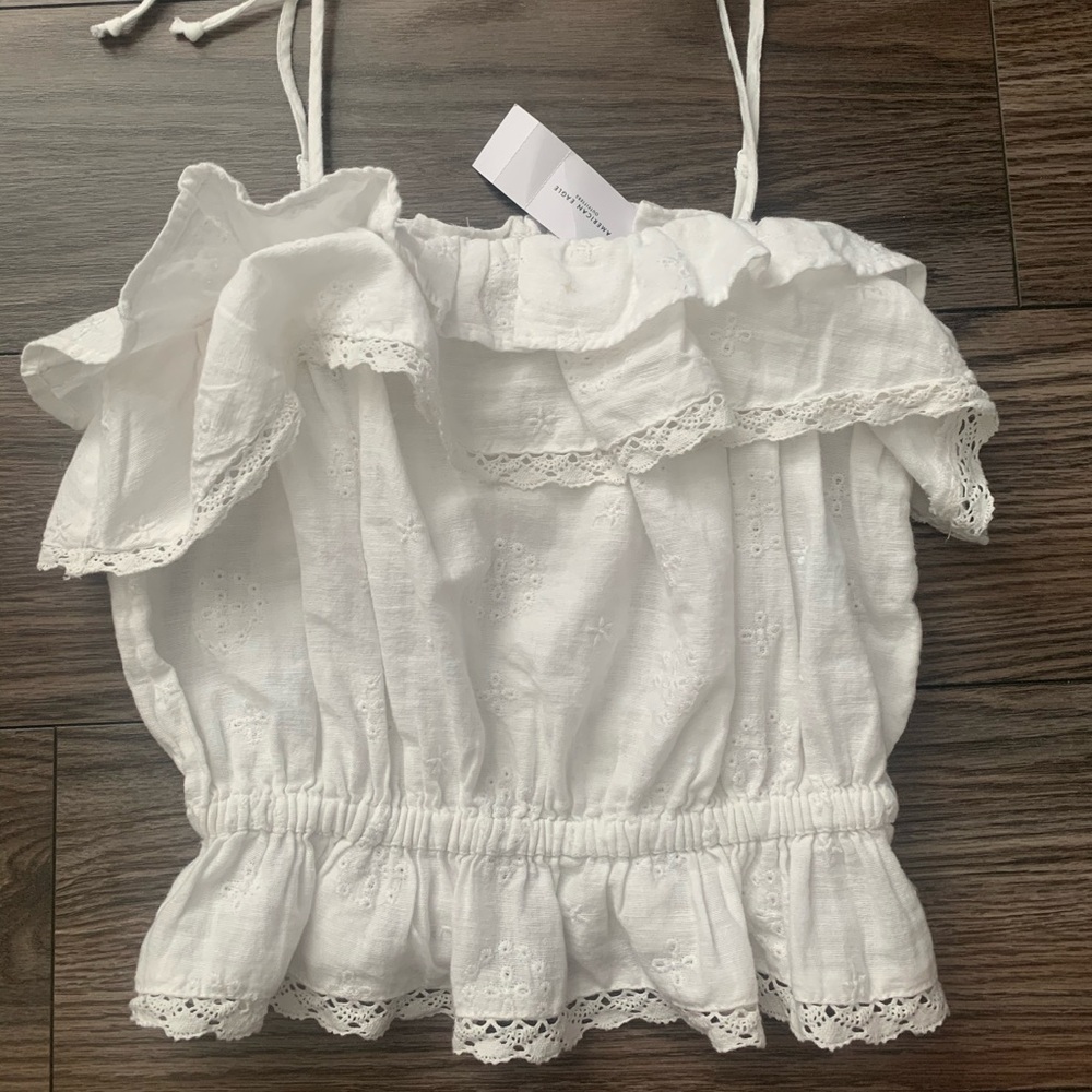 white American Eagle ruffled tank top
